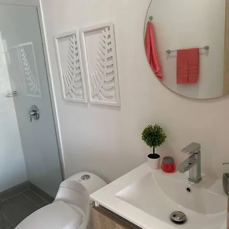 Stunning Oceanview Location 3br 4baths Apartment *