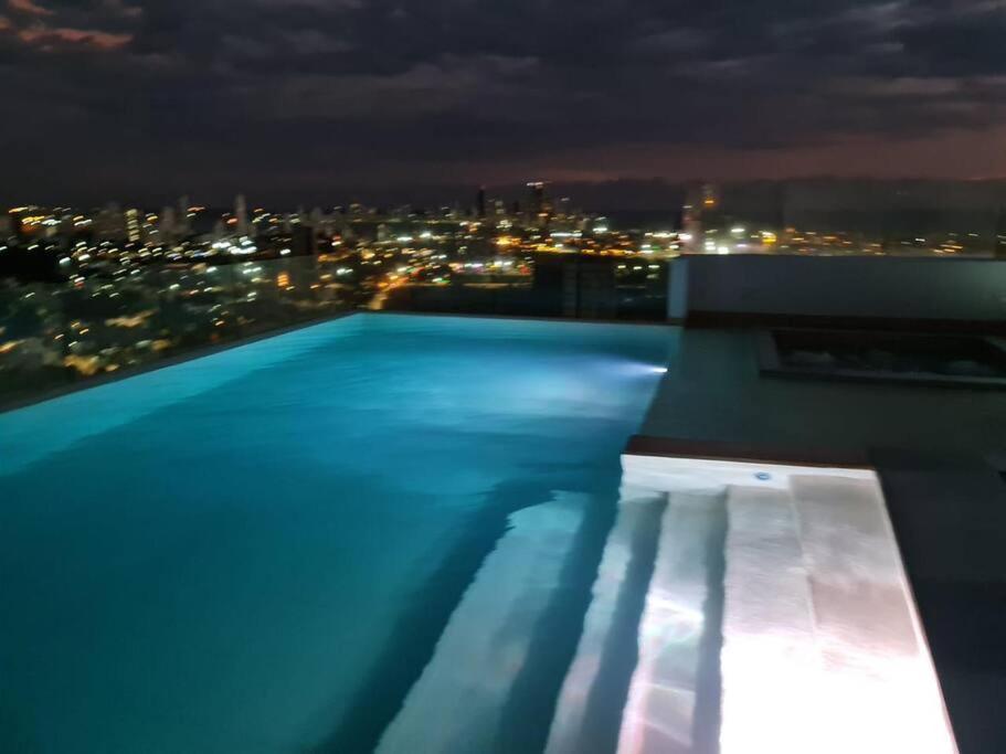 Stunning Oceanview Location 3br 4baths Apartamento *