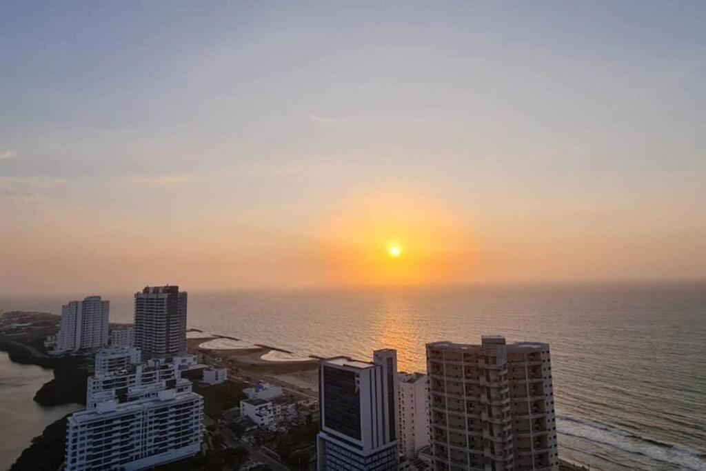 Stunning Oceanview Location 3br 4baths Apartamento Cartagena
